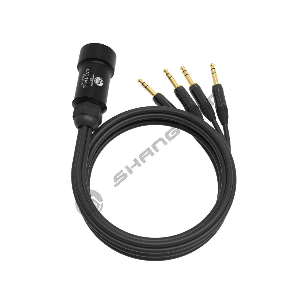 4 通道 XLR 公插孔连接器